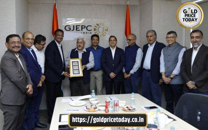Vipul Shah, Chairman, GJEPC felicitating Shri Sunil Barthwal, Commerce Secretary